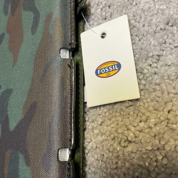 Fossil Authentic Long Bunker TABLET Camo Cover GREEN SML1087346 - Picture 7 of 8